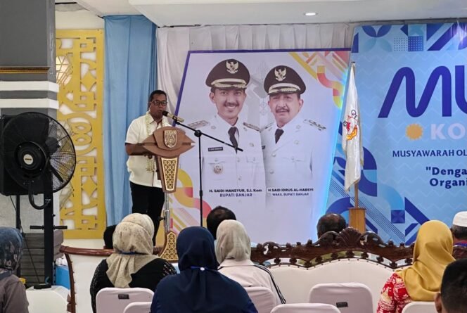
 Irwan Bora saat sambutan usai terpilih sebagai Ketua Umum KONI Kabupaten Banjar periode 2026-2030 dalam Musorkab, di Martapura, Selasa (28/4/2026). Foto: Hendra Lianor