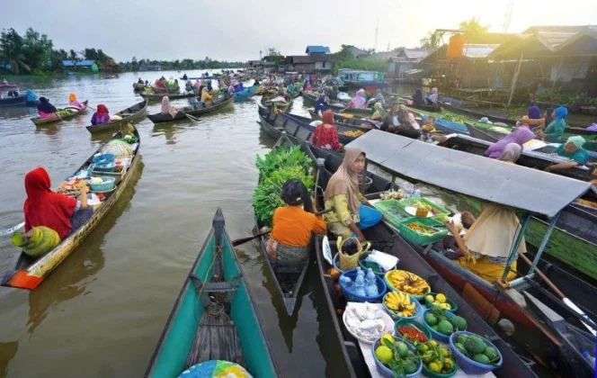 
 Pasar Terapung di Lok Baintan Kabupaten Banjar termasuk dalam kawasan geosite Meratus. Foto: MC Kalsel