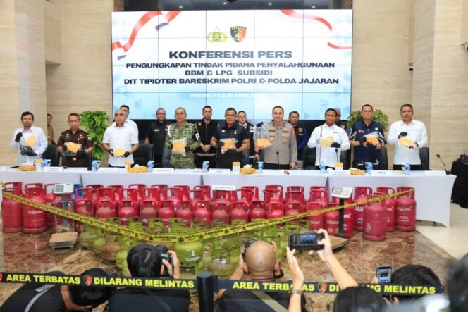 
 Polri Sikat Mafia BBM dan LPG Subsidi 330 Tersangka Diamankan Negara Rugi Rp243 Miliar