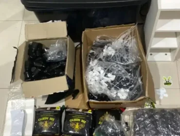 sejumlah bukti saat membongkar clandestine lab atau laboratorium gelap narkoba di sebuah apartemen di Jakarta Pusat (Foto: Dokumentasi/Polda Metro)