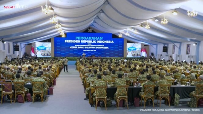 
 Presiden Prabowo Subianto memberikan pengarahan pada Kursus Pemantapan Pimpinan Daerah (KPPD) Ketua Dewan Perwakilan Rakyat Daerah (DPRD) seluruh Indonesia. Foto: SS youtube sekretariat presiden.