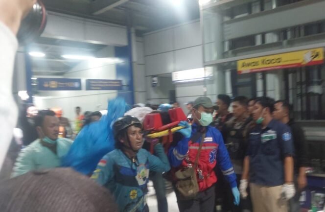 
 Kecelakaan Beruntun Libatkan KRL dan Argo Bromo Anggrek Jalur Bekasi Timur Lumpuh