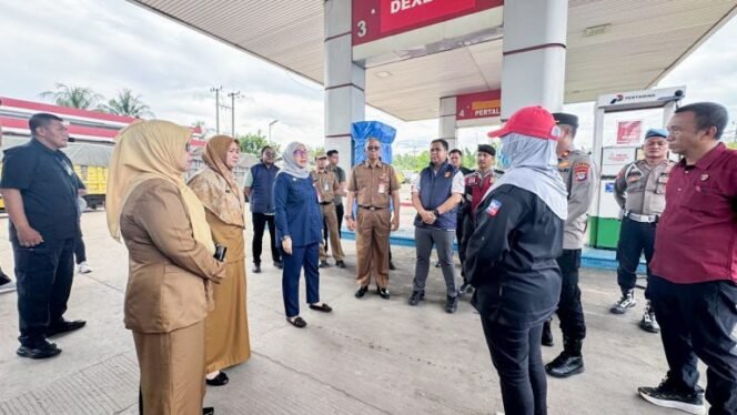 
 Sidak 3 SPBU, Wali Kota Banjarbaru Pastikan Stok BBM Aman