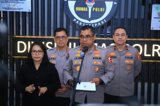
 Mutasi 108 Pati & Pamen, Polri Ganti Sejumlah Kapolda & PJU Mabes