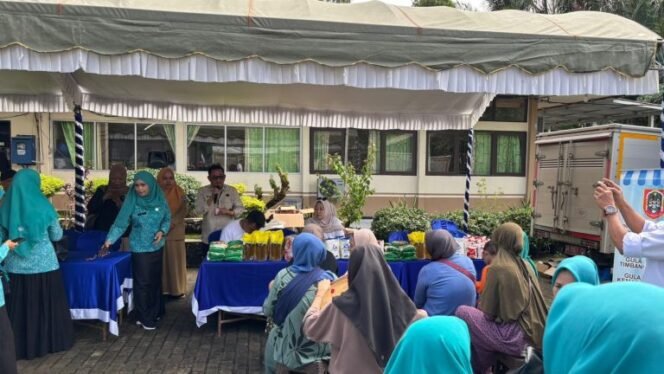 
 Tekan Inflasi Harga, Disdag Kalsel Gelar Pasar Murah di Kabupaten HSS