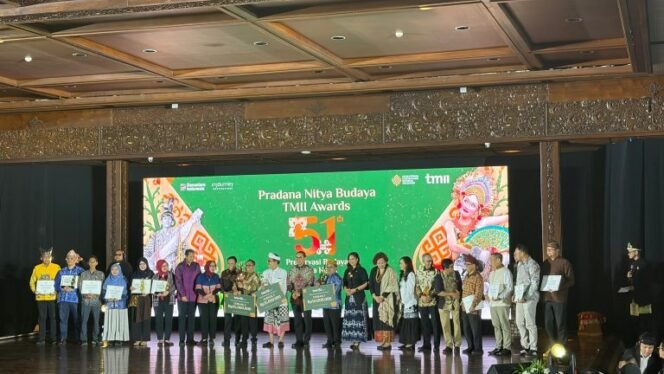 
 HUT Ke-51 TMII, Anjungan Kalsel Raih Terbaik I TMII Award 2026