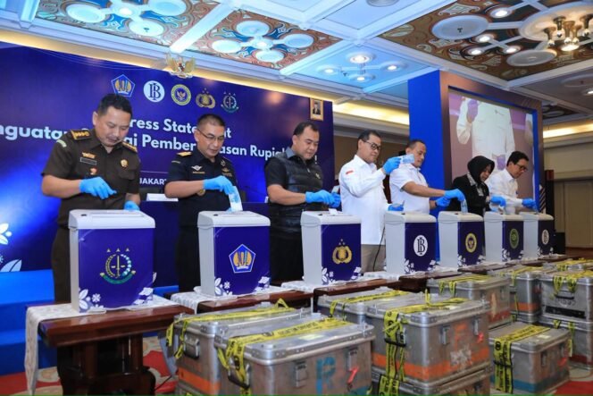 
 Jaga Kedaulatan Rupiah, Polri & BI Musnahkan Ratusan Ribu Lembar Uang Palsu