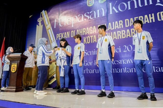 
 Wali Kota Banjarbaru Lepas Keberangkatan Kontingen menuju POPDA Kalsel 2026