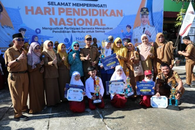 
 Peringatan Hardiknas 2026, Wali Kota Banjarmasin Canangkan Budaya Sekolah Aman & Nyaman