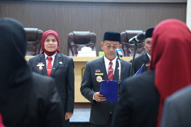 
 Lantik 21 Pejabat, Wali Kota Banjarmasin Tekankan Integritas & Kinerja Nyata