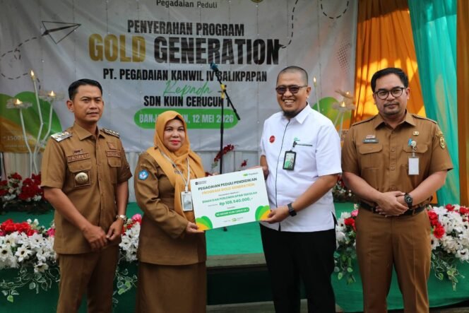 
 Sambangi SDN Kuin Cerucuk 1 Banjarmasin, Wali Kota Serahkan Bantuan Perlengkapan Sekolah