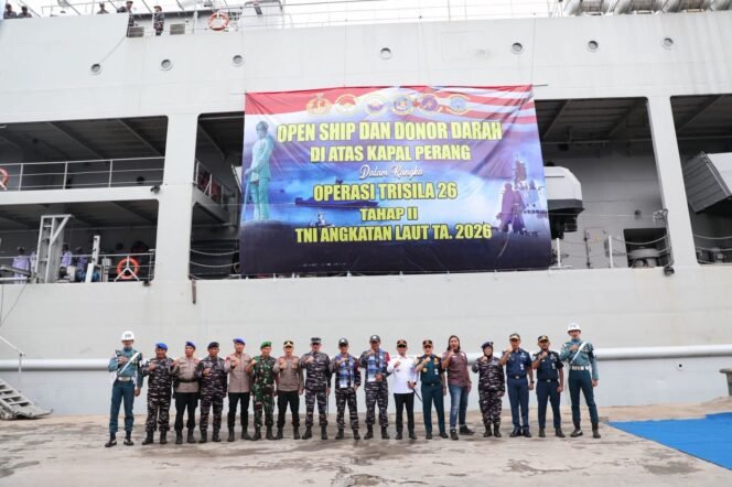 
 Wali Kota Banjarmasin Sambut Kedatangan KRI Teluk Kupang