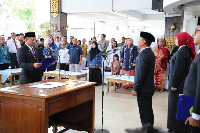 
 Wali Kota Banjarmasin Lantik Ichrom Muftezar Jadi Sekda Baru
