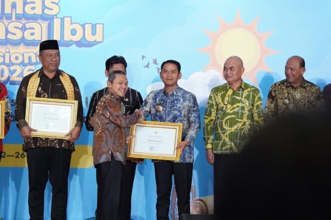 
 Kota Banjarmasin Terima Penghargaan Revitalisasi Bahasa Daerah Nasional