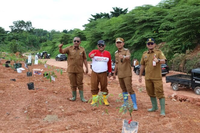
 Tanam Pohon di TPA Basirih, Wali Kota Banjarmasin Hijau-kan Bekas Bukit Sampah