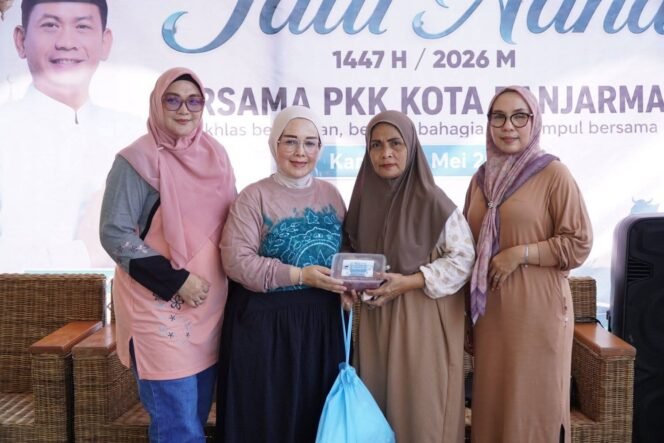 
 Ketua TP PKK Banjarmasin Bagikan Daging Kurban bagi Penderita Stunting