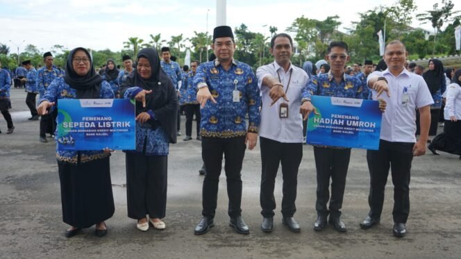 
 Apresiasi ASN, Pemkab Kotabaru Gelar Apel Gabungan & Penyerahan Hadiah Bank Kalsel