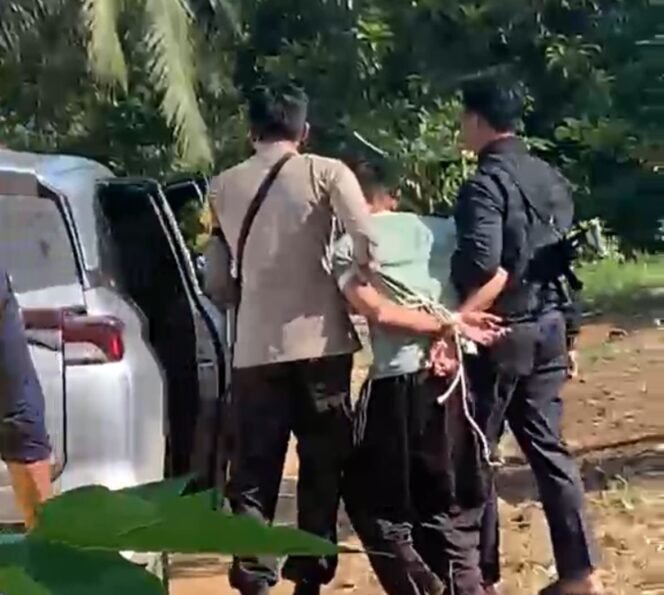 
 Pria di Sungai Pinang Mengamuk Bacok Tiga Orang, Satu Korban Meregang Nyawa