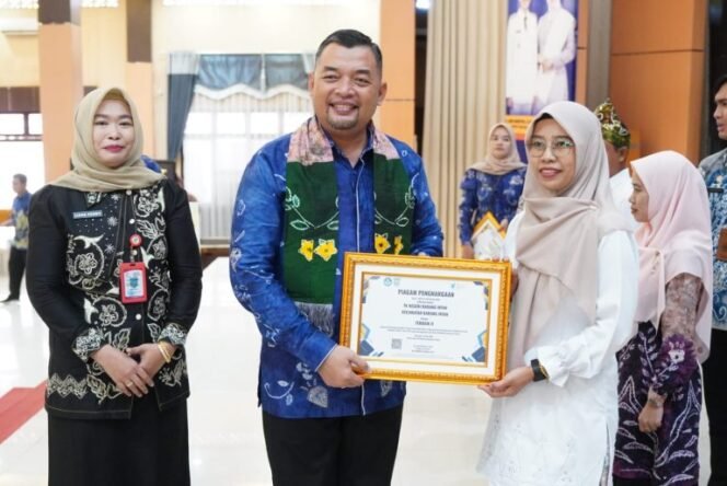 
 Puncak Hardiknas 2026, Pemkab Banjar Apresiasi Guru & Siswa Berprestasi
