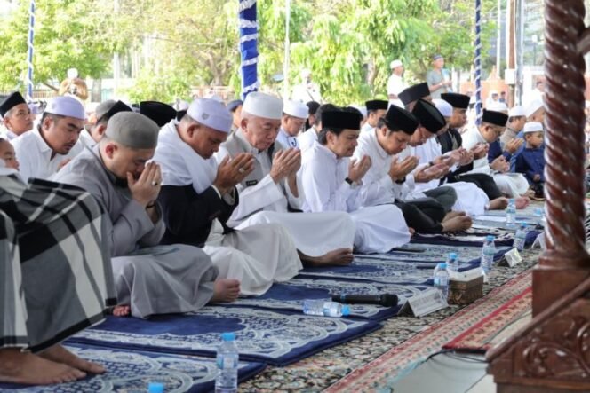 
 Gubernur Kalsel & Wagub Ikuti Sholat Idul Adha di Masjid Raya Sabilal Muhtadin Banjarmasin