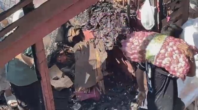 
 Pasar Harum Manis II Banjarmasin Terbakar, Stok Bawang Pedagang Hangus