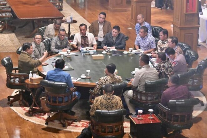 
 Gelar Ratas, Prabowo Bahas Aspirasi Pekerja & Peran Kampus Dalam Pembangunan Daerah