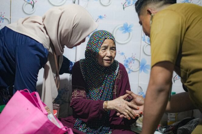 
 Sampaikan Ucapan Bela Sungkawa, DP3APMP2KB Banjarbaru Sambangi Keluarga Ustazah HN
