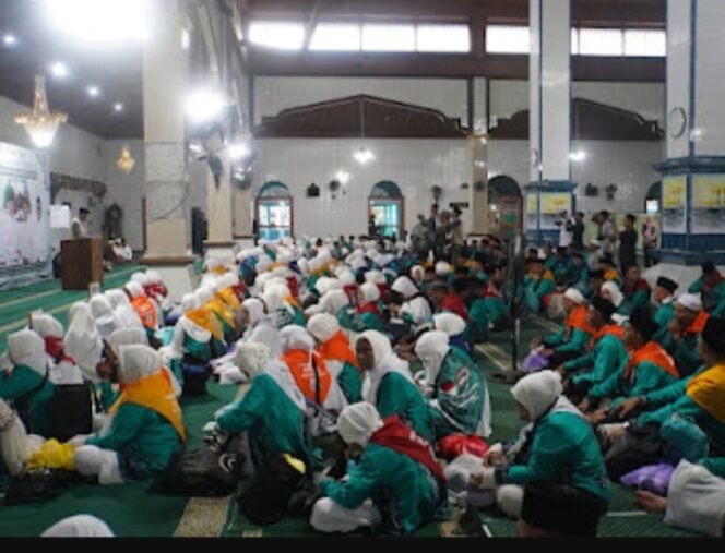 
 309 Jamaah Haji Kotabaru Diberangkatkan, Jamaah Termuda Baru 18 Tahun