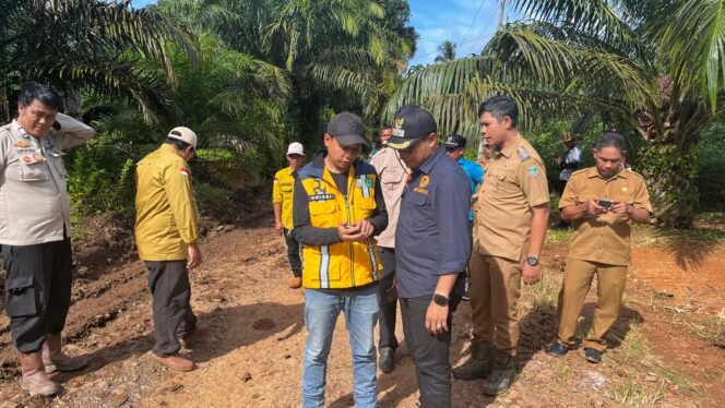 
 Wabup Kotabaru Pastikan Jalan dan Jembatan di Pamukan Segera Diperbaiki