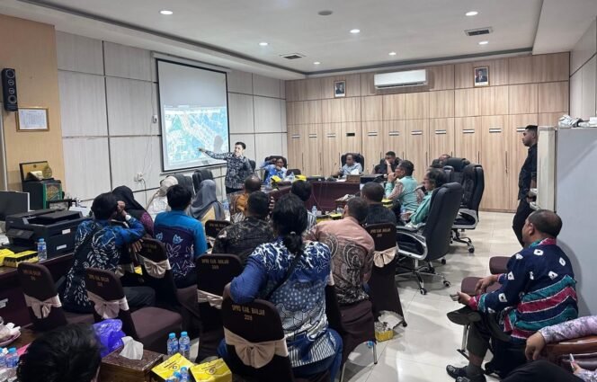 
 RDP Komisi III DPRD Banjar masilitasi solusi banjir dua perumahan di Desa Labuan Tabu, Martapura, Kamis (21/5/2026). Foto: Hendra
