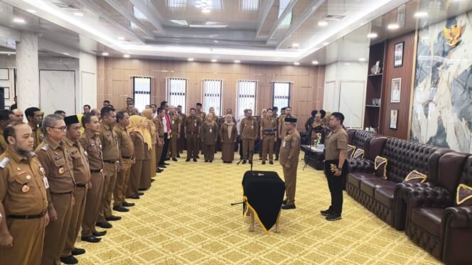 
 Bupati Kotabaru Lantik 24 Pejabat Baru, Berikut Daftar Lengkapnya