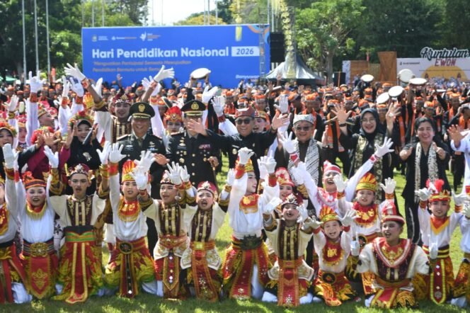 
 Jadi Pilar Kemajuan Pendidikan, Mendikdasmen Apresiasi Peran Guru  Dalam Hardiknas 2026