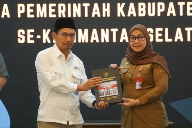 
 Terima LHP LKPD 2025, Wali Kota Banjarbaru Tegaskan Akan Evaluasi Kualitas Pelayanan Publik