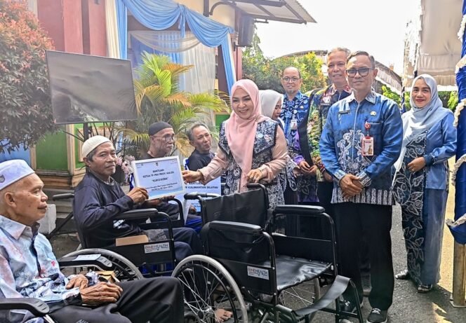 
 Hari Lanjut Usia Nasional 2026, Pemprov Kalsel Salurkan Bantuan kepada Lansia