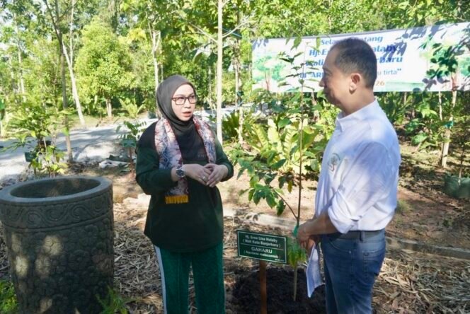 
 Gerakan Perempuan Penjaga Lingkungan, Wali Kota Banjarbaru Tanam Pohon Gaharu
