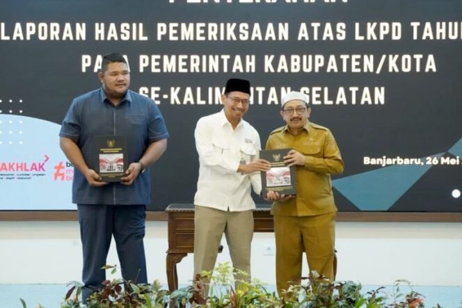 
 Penyerahan LHP atas LKPD 2025, Kabupaten Banjar Sukses Pertahankan Opini WTP