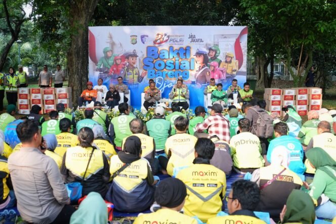 
 Kumpulkan 550 Ojol di Tugu Proklamasi Jakarta, Polri Salurkan Bansos Jelang HUT ke 80 Bhayangkara