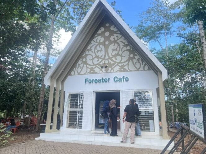 
 Tingkatkan PAD, Pemprov Kalsel Resmikan Kafe Forester 3 di Banjarbaru