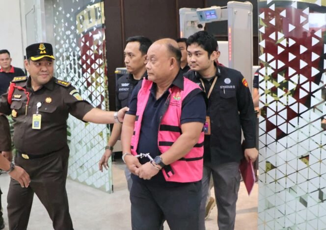 
 Dugaan Korupsi MBG, Kejagung Tetapkan Tersangka & Tahan Tiga Mantan Pejabat BGN