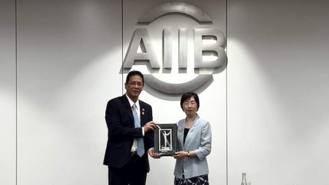 
 Menkeu Amankan Komitmen Pendanaan Pembangunan Indonesia dari AIIB Sebesar USD17 Miliar