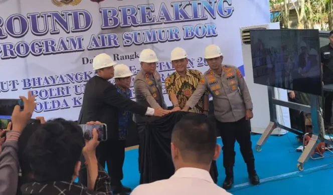 
 Solusi bagi Kebutuhan Air Bersih Warga, Kapolda Kalsel Ground Breaking Sumur Bor di Desa Limamar