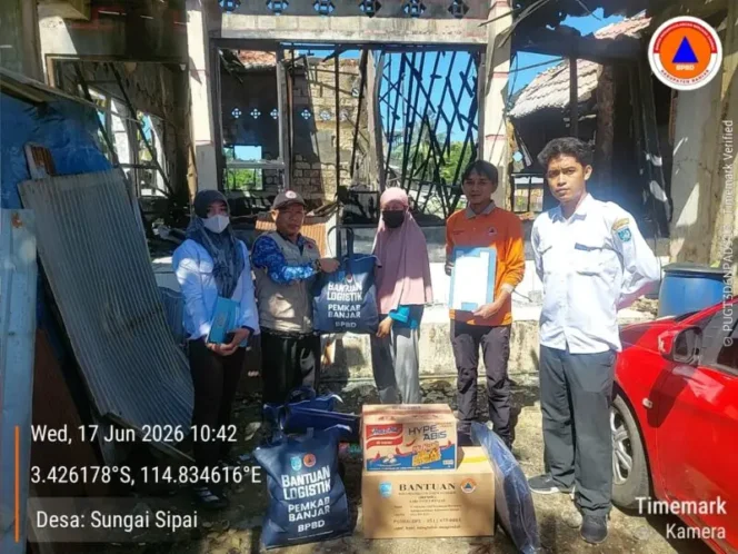 
 Korban Kebakaran di Sungai Sipai Terima Bantuan dari BPBD Banjar