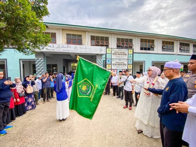 
 Wali Kota Banjarbaru Lepas Pawai Perayaan 1 Muharram di Cempaka