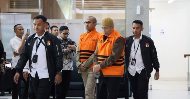 
 Dua Tersangka Korupsi Kuota Haji Ditahan, KPK Sebut Kerugian Negara Sebesar Rp622 Miliar