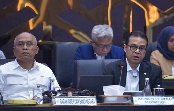 
 Akhiri Praktik Masyarakat Jadi Kurir Data, Kenkomdigi Dorong Pembahasan RUU Satu Data Indonesia