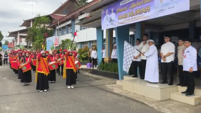 
 Ribuan Santri se-Kabupaten Banjar Meriahkan Pawai Muharam 1448 Hijriah di Martapura