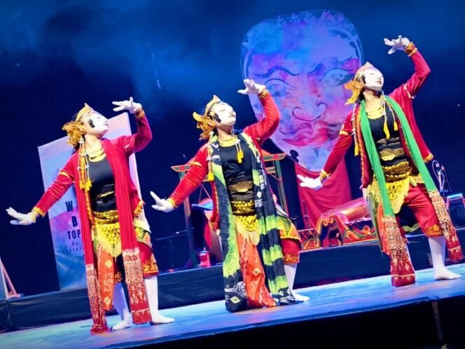 
 Antusiasme Masyarakat Tinggi, Taman Budaya Kalsel Sukses Gelar Revitalisasi Seni Topeng Banjar