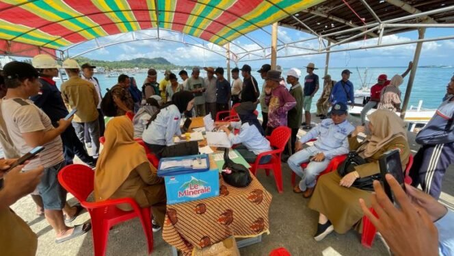 
 Dekatkan Pelayanan Bagi Masyarakat Nelayan, Dislautkan Kalsel Hadirkan Gerai Perizinan Kapal Perikanan