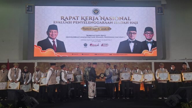 
 Dukung Penyelenggaraan Haji 2026, Polri Terima Penghargaan dari Kemenhaj RI