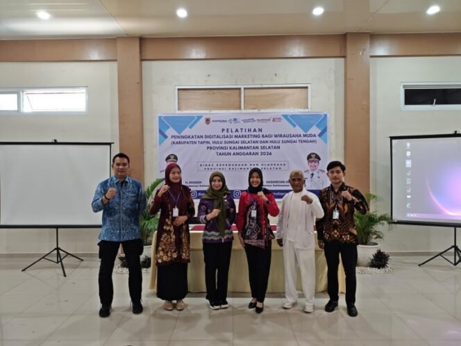 
 Dispora Kalsel Berikan Pelatihan Digital Marketing untuk Wirausaha Muda Tapin, HSS & HST
